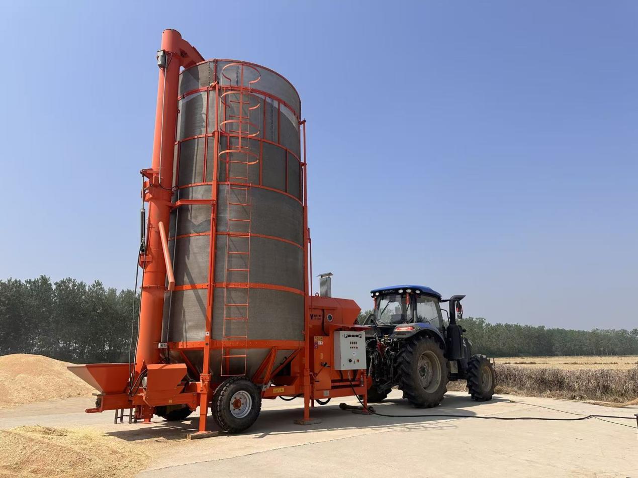 “烘干神器”开进田间 雨天抢粮不用愁了