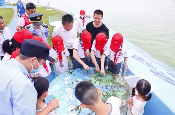 齐抓共治护生态 昆山市举行水生生物资源增殖放流活动