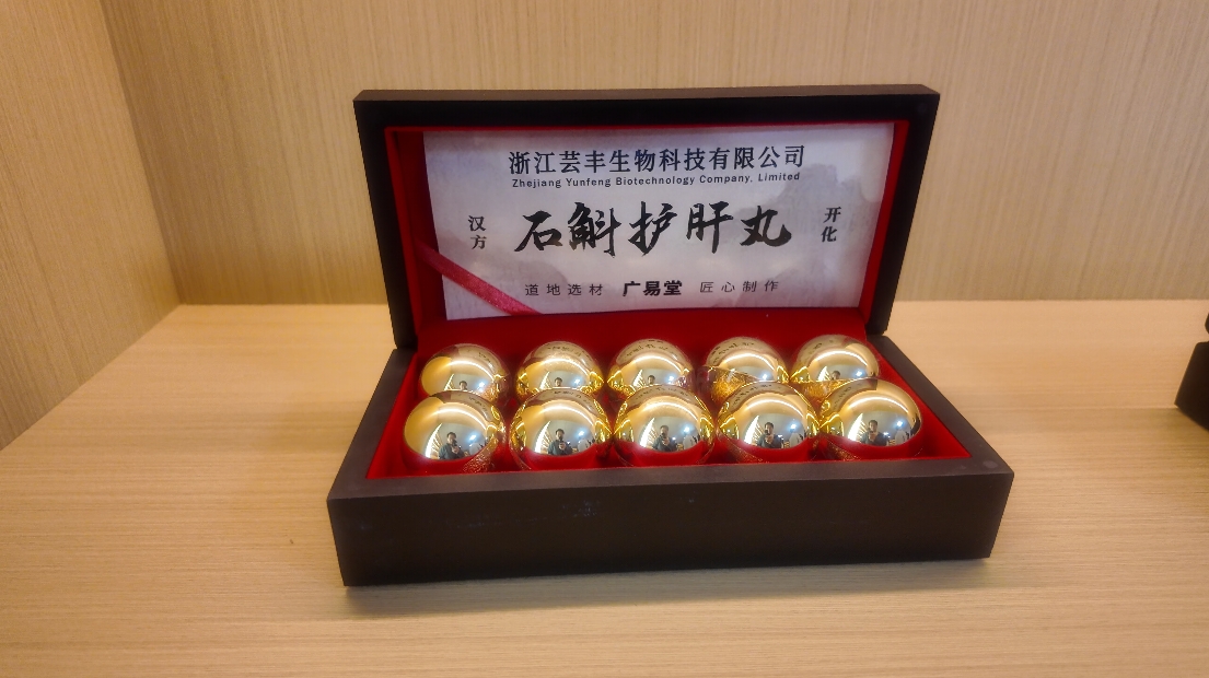 绿水青山“瞰”中国丨小石斛撬动大产业，崖壁长出“黄金草”