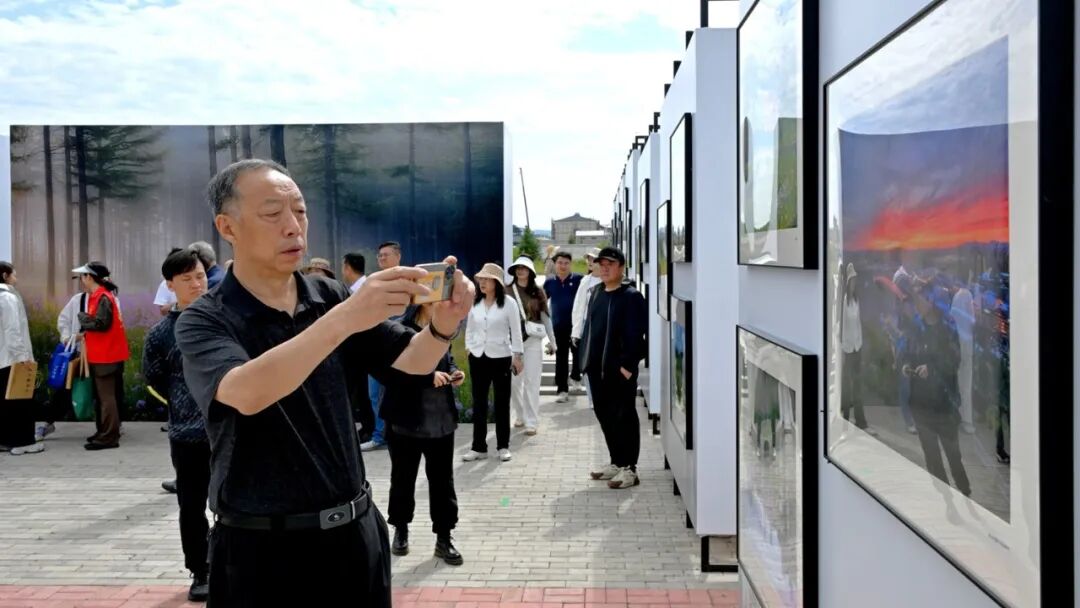 “绿色档案——塞罕坝精神摄影作品巡展”在塞罕坝机械林场开展 “绿色档案——塞罕坝精神摄影作品巡展”在塞罕坝机械林场开展