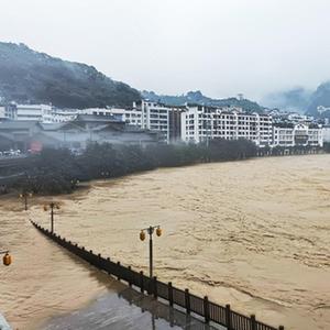 重庆6个区县遭遇大暴雨 3条河流超保证水位