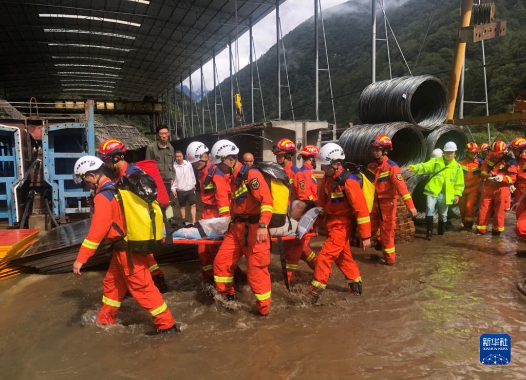 四川天全县山洪灾害致12人失联2人死亡