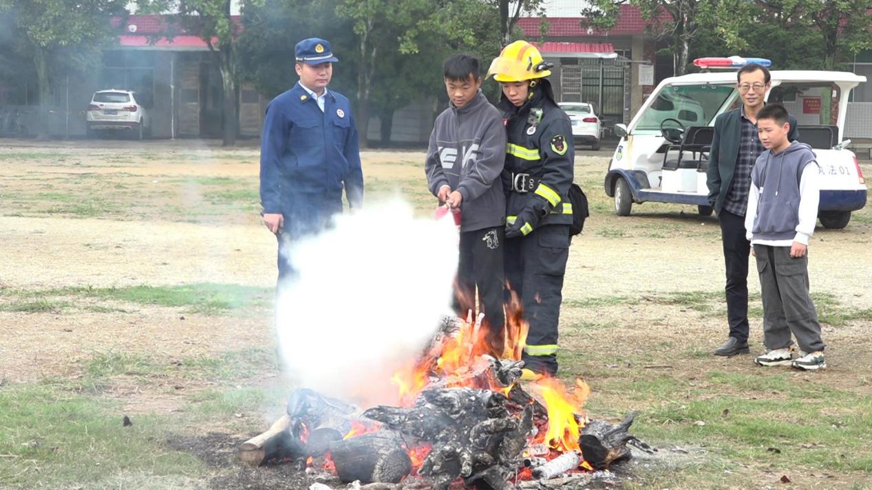 消防安全进校园 筑牢安全防火墙（图）