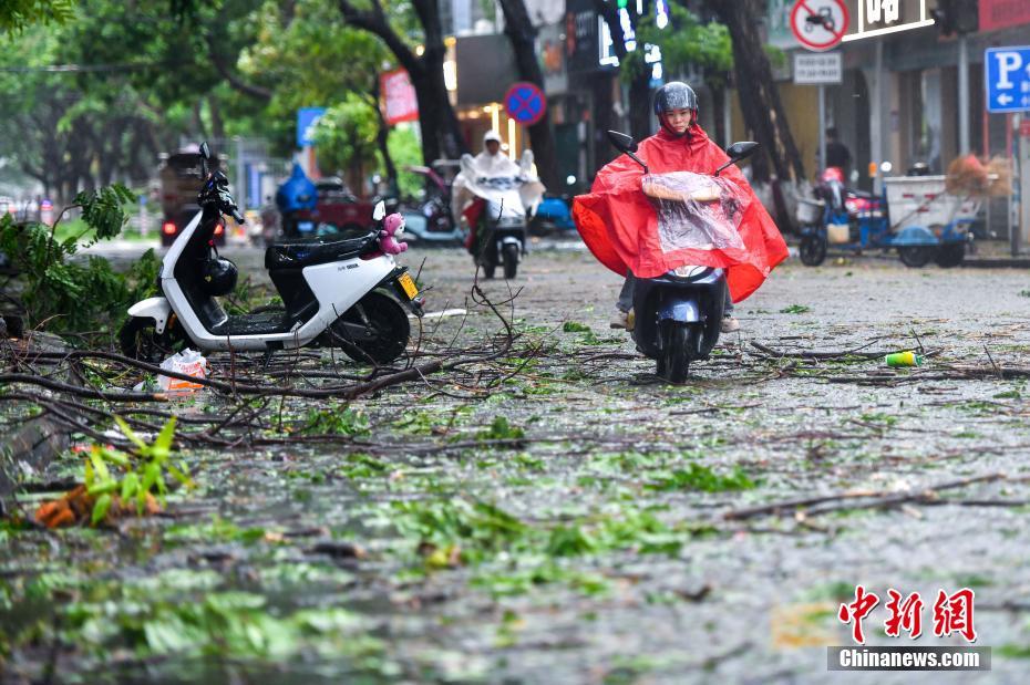 台风“蝴蝶”携较强风雨影响海南