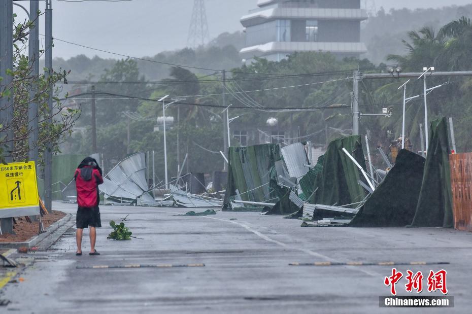 台风“蝴蝶”携较强风雨影响海南