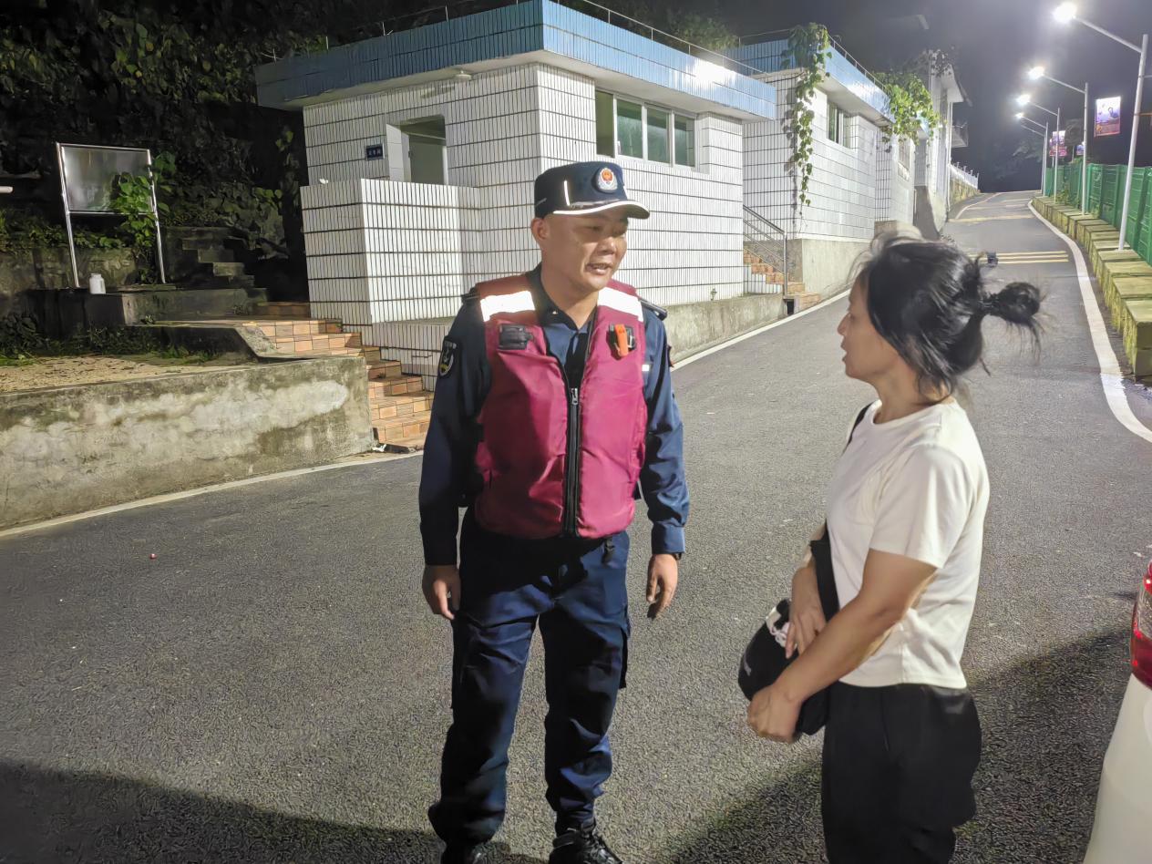 暖心！多方合力成功救助海上遇险群众