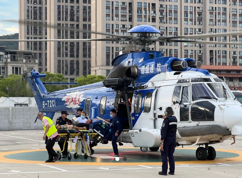 协同聚力，生命至上！——中国海警局直属第二局成功实施 “海陆空”接力救援